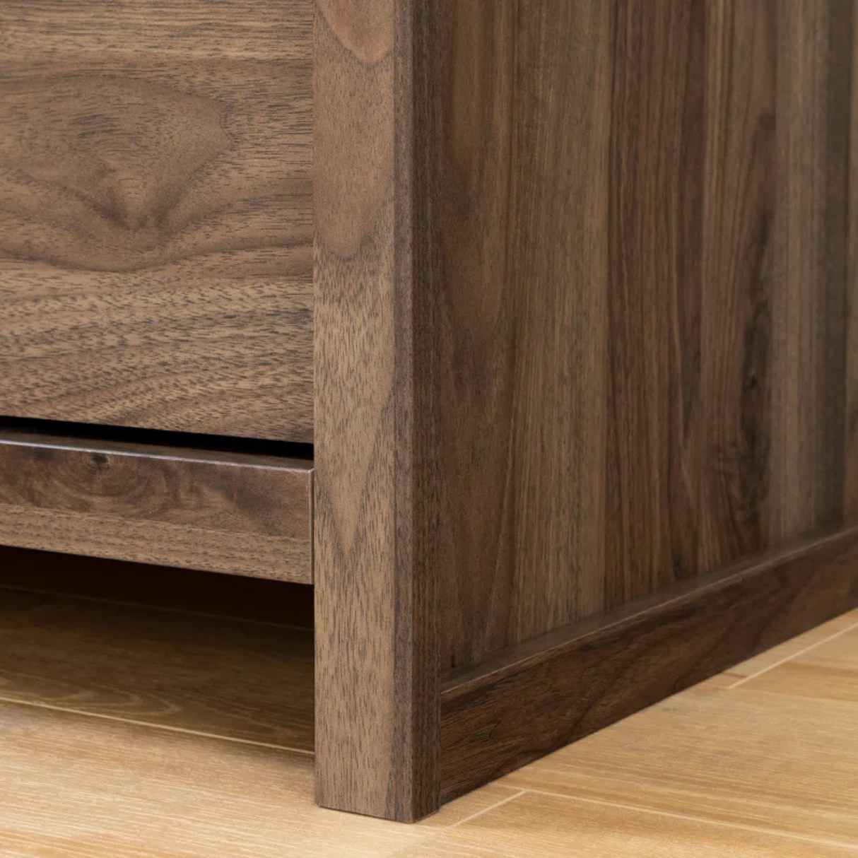 Signature Design by Ashley Calverson Contemporary 6 Drawer Dresser