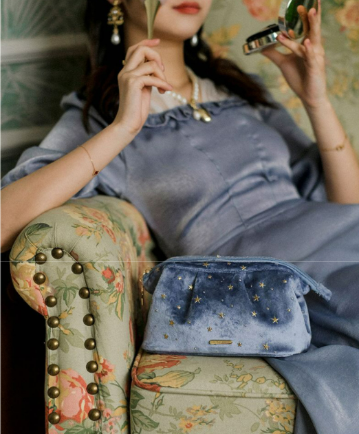 Large-capacity Storage & Velvet Carry-on Bag